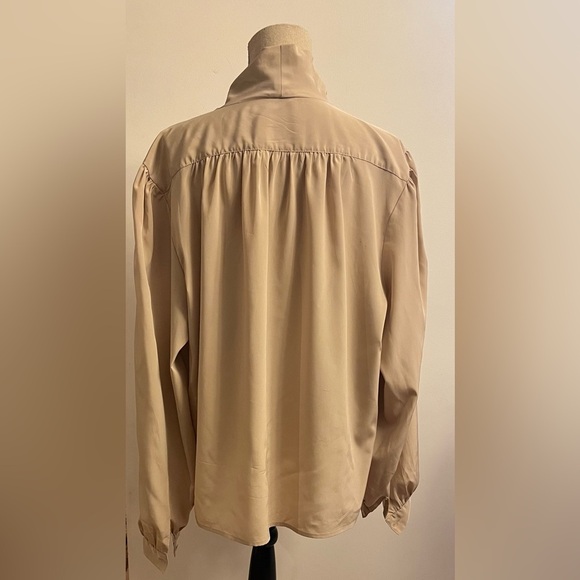 Vintage Women’s Silky Blouse Button Down Bow Tie Beige Size 16 - Picture 3 of 15